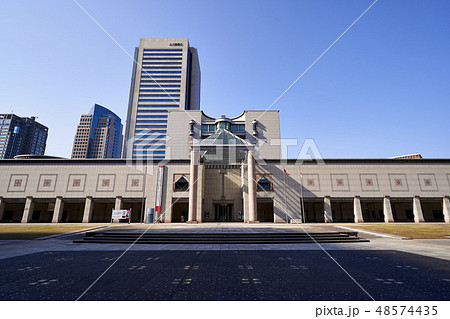 都市風景　横浜　みなとみらい　グランモール公園の景観 48574435