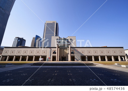 都市風景　横浜　みなとみらい　グランモール公園の景観 48574436