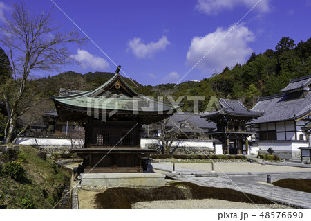 山口　常栄寺　雪舟庭　地蔵堂　鐘楼門　前庭「無隠」 48576690