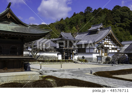 山口　常栄寺　雪舟庭　地蔵堂　鐘楼門　前庭「無隠」 48576711