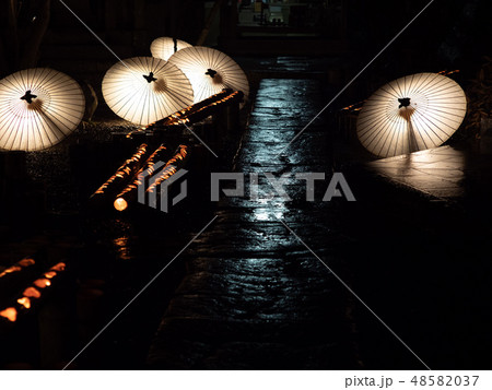 蛇の目の灯り 48582037