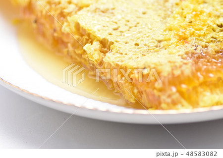 巣蜜　スイーツの極み　美容　健康　免疫力　美白　長寿のイメージ　素材　背景 48583082