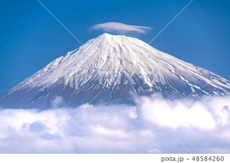 《静岡県》富士山・大雲海と笠雲 《静岡県》富士山・大雲海と笠雲 48584260