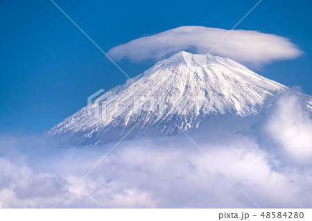 《静岡県》富士山・大雲海と笠雲 48584280