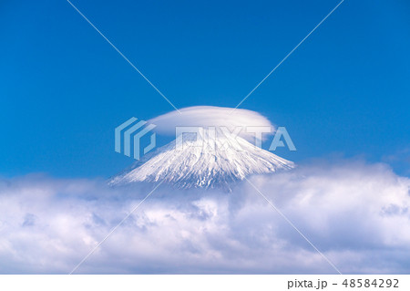 《静岡県》富士山・大雲海と笠雲 48584292