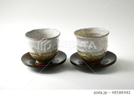 萩焼のお湯呑みと津軽塗の茶たく 萩焼のお湯呑みと津軽塗の茶たく 48586492