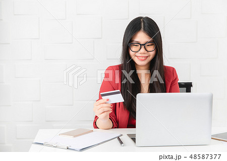 Business woman card hold in her hand to office Business woman card hold in her hand to office 48587377