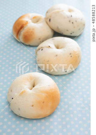 おうちでパン作り ごまベーグル おうちでパン作り ごまベーグル 48588213