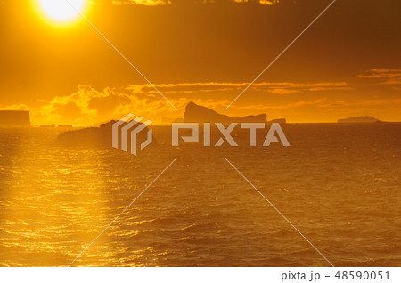 Sunset over the Weddell Sea 48590051