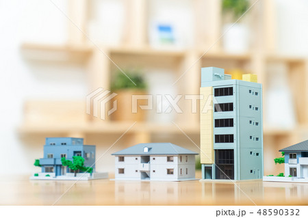 賃貸収入 家 住宅ローン 不動産イメージ ミニチュア 模型 家 賃貸収入 家 住宅ローン 不動産イメージ ミニチュア 模型 家 48590332