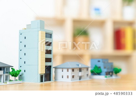 賃貸収入 家 住宅ローン 不動産イメージ ミニチュア 模型 家 賃貸収入 家 住宅ローン 不動産イメージ ミニチュア 模型 家 48590333