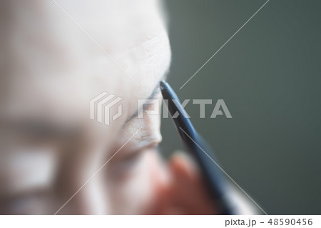 女性 化粧 女性 化粧 48590456