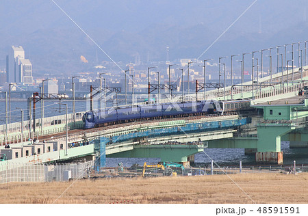関空連絡橋の空港特急ラピート 関空連絡橋の空港特急ラピート 48591591