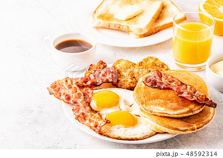 Healthy Full American Breakfast  48592314