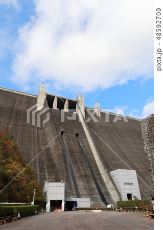 紅葉の宮ヶ瀬ダム　タテ位置 48592709