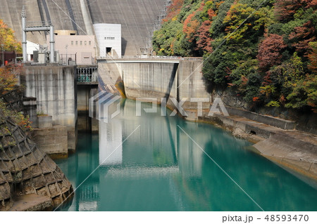 紅葉の宮ヶ瀬ダムの写真素材 紅葉の宮ヶ瀬ダムの写真素材