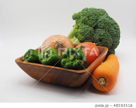 野菜の素材(たまねぎ&ニンジン&トマト&ピーマン:オーガニック) 野菜の素材(たまねぎ&ニンジン&トマト&ピーマン:オーガニック) 48593516