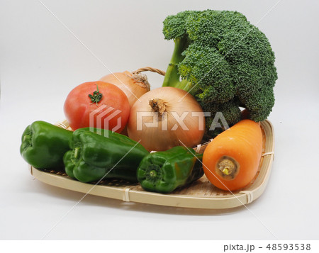 野菜の素材（たまねぎ&ニンジン&トマト＆ピーマン：オーガニック） 48593538