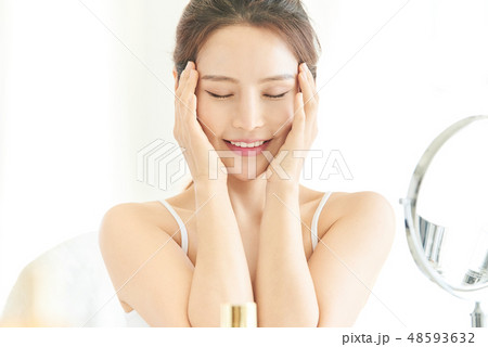 女性　ビューティー 48593632