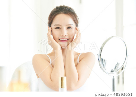 女性　ビューティー 48593651