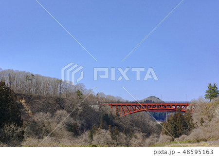 春を待つ広瀬川と熊ヶ根橋 48595163