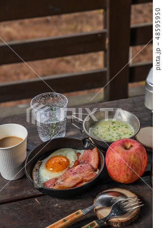 アウトドア料理 Outdoor lunch at the cottage アウトドア料理 Outdoor lunch at the cottage 48595950