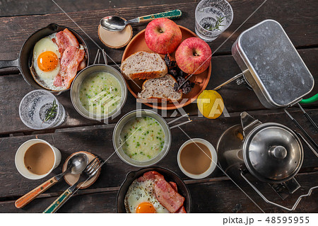 アウトドア料理　Outdoor lunch at the cottage 48595955