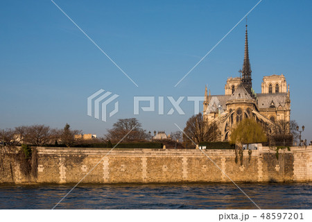 Notre-Dame cathedral at sunrise in Paris Notre-Dame cathedral at sunrise in Paris 48597201