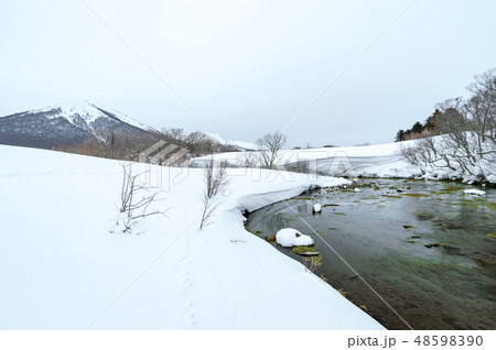【青森県八甲田山中】グダリ沼は八甲田の雪解け水が伏流水となり湧き出ていると思われている神秘的な沼 48598390
