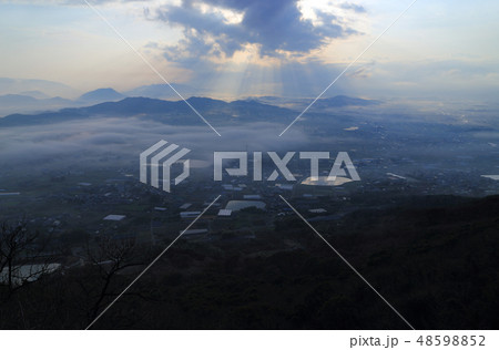 霧の三豊平野(豊中町)(讃岐豊中インター方向) 霧の三豊平野(豊中町)(讃岐豊中インター方向) 48598852