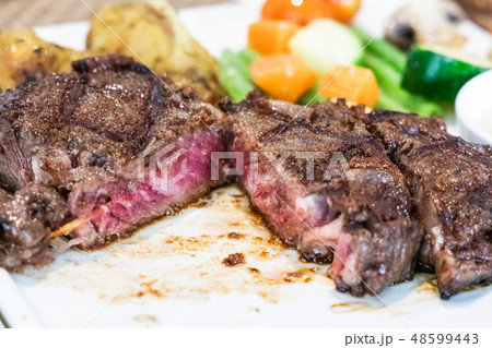 Medium rare delicious grilled wagyu beef steak Medium rare delicious grilled wagyu beef steak 48599443