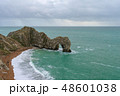 イギリスのイングランドのドーセットと東デヴォンの海岸のジュラシックコーストのダードルドアの天然橋 48601038