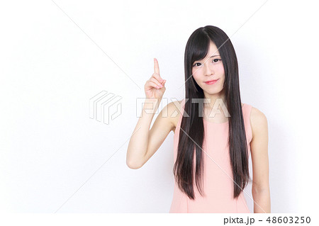 若い女性　ポートレート 48603250