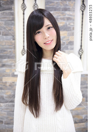 若い女性　ポートレート 48603255