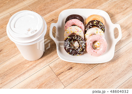 Donuts and coffee on wooden table.甜甜圈,甜點,點心,下午茶 Donuts and coffee on wooden table.甜甜圈,甜點,點心,下午茶 48604032