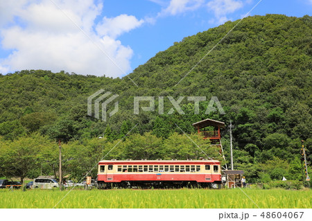 吉ヶ原駅を後にする片上鉄道キハ303 吉ヶ原駅を後にする片上鉄道キハ303 48604067