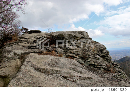 ふるさと兵庫50山　高御位山　西側より岩山の山頂を望む 48604329