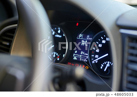 Errors on car dashboard 48605033