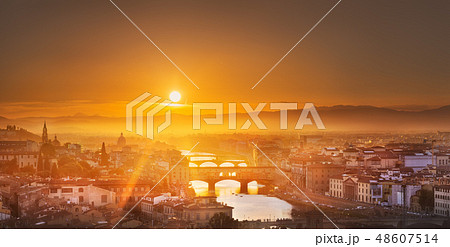 Arno River and bridges at sunset Florence, Italy Arno River and bridges at sunset Florence, Italy 48607514