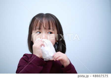 体調不良 (病気 病人 女性 風邪 インフルエンザ 発熱 花粉症 pm2.5 食中毒 黄砂 寒気) 48607575