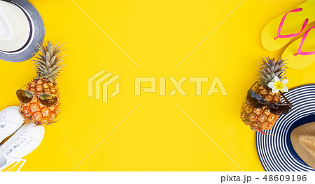 Summer flat lay scenery Summer flat lay scenery 48609196