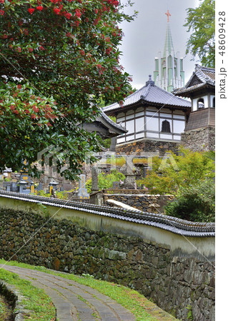 寺院と教会の見える風景 平戸 長崎 寺院と教会の見える風景 平戸 長崎 48609428