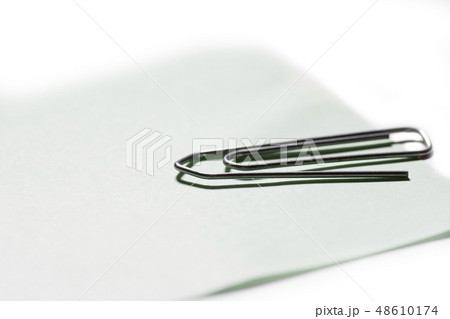 single metallic paper clip single metallic paper clip 48610174