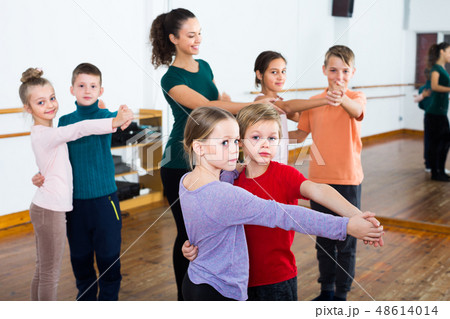 children dancing tango children dancing tango 48614014