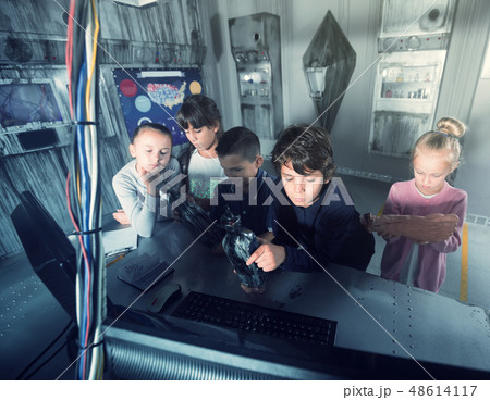 Children playing in bunker questroom 48614117