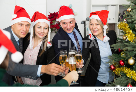 Colleagues celebrating Christmas in office 48614457