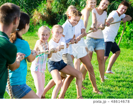 people with kids having fun outdoors pulling rope people with kids having fun outdoors pulling rope 48614678