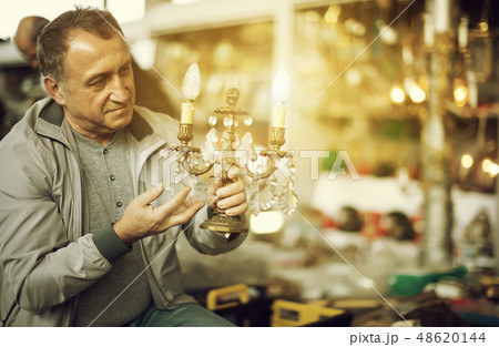 Active middle aged man buying retro handicrafts 48620144