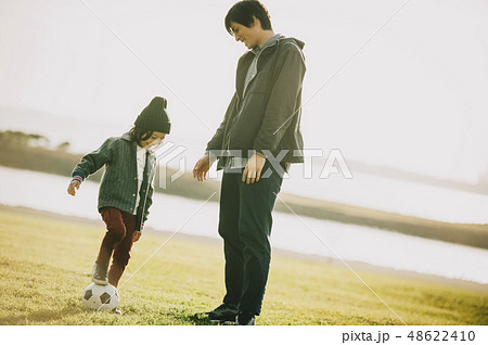 親子 公園 遊ぶ 親子 公園 遊ぶ 48622410