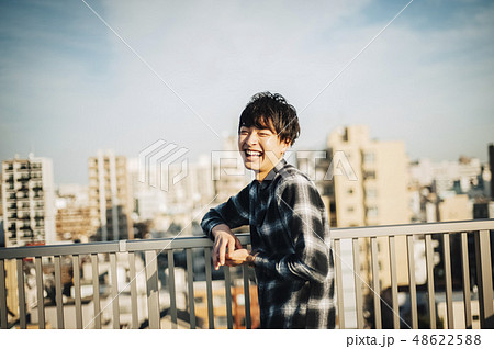 男性 屋上 ライフスタイル 男性 屋上 ライフスタイル 48622588